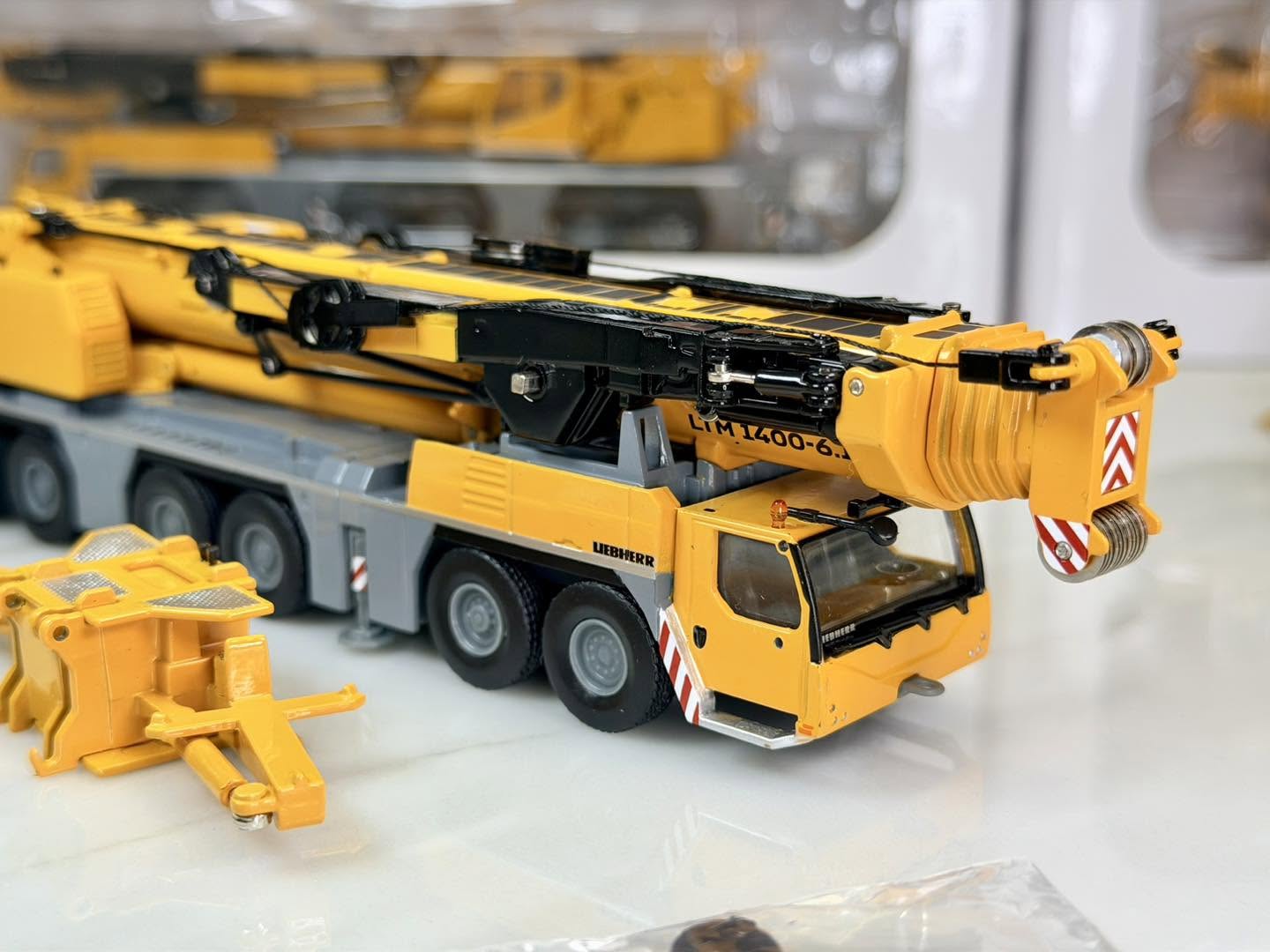 LIEBHERR LTM 1400-6.1 [WSI 74-1001]